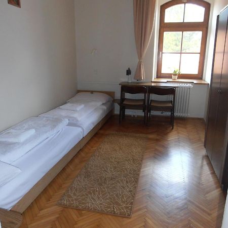 Martineum Felnottkepzo Akademia Pansiyon Szombathely Oda fotoğraf