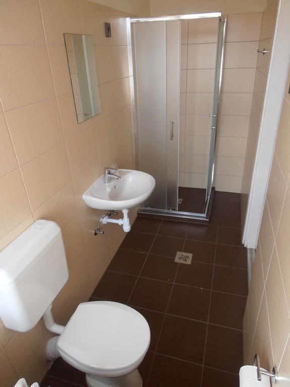 Martineum Felnottkepzo Akademia Pansiyon Szombathely Oda fotoğraf