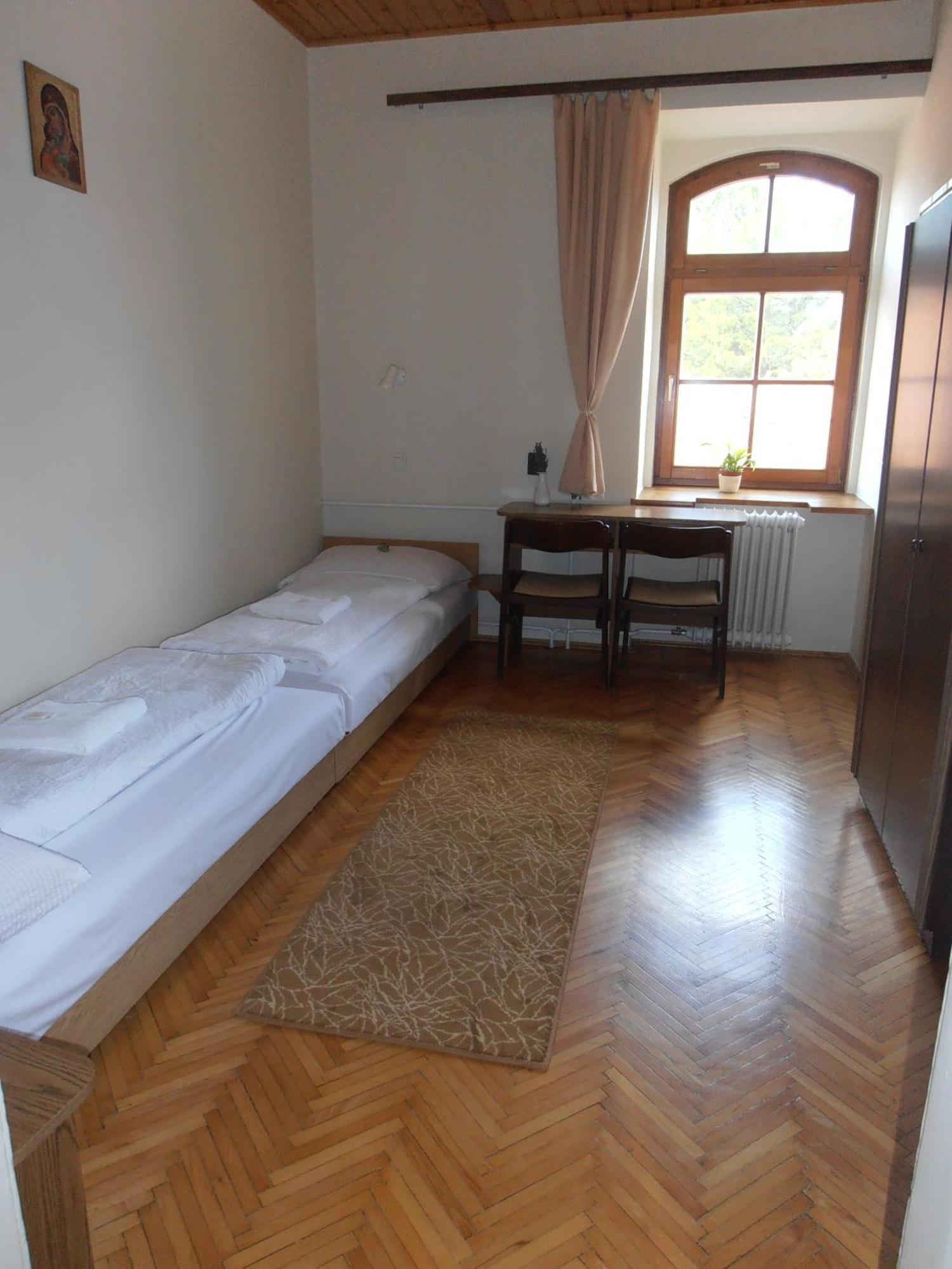Martineum Felnottkepzo Akademia Pansiyon Szombathely Oda fotoğraf