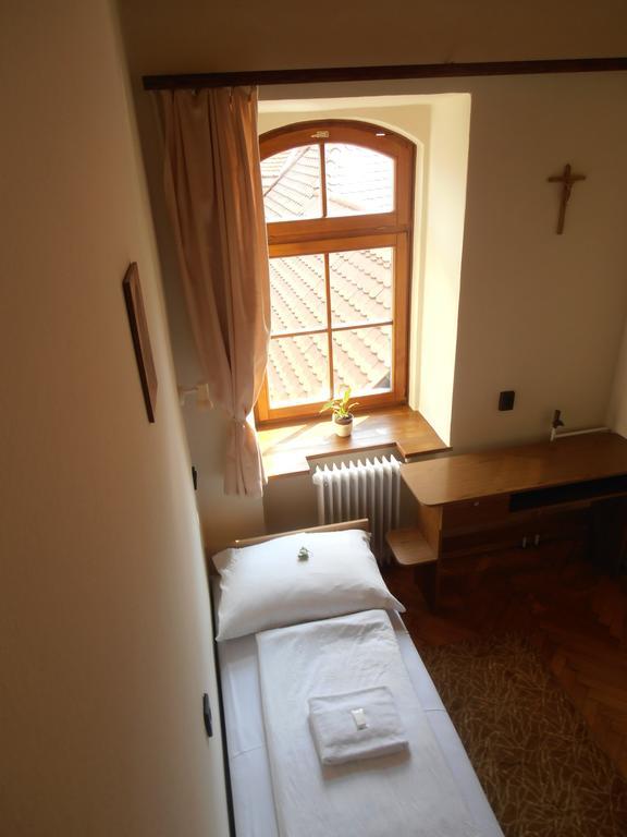 Martineum Felnottkepzo Akademia Pansiyon Szombathely Oda fotoğraf